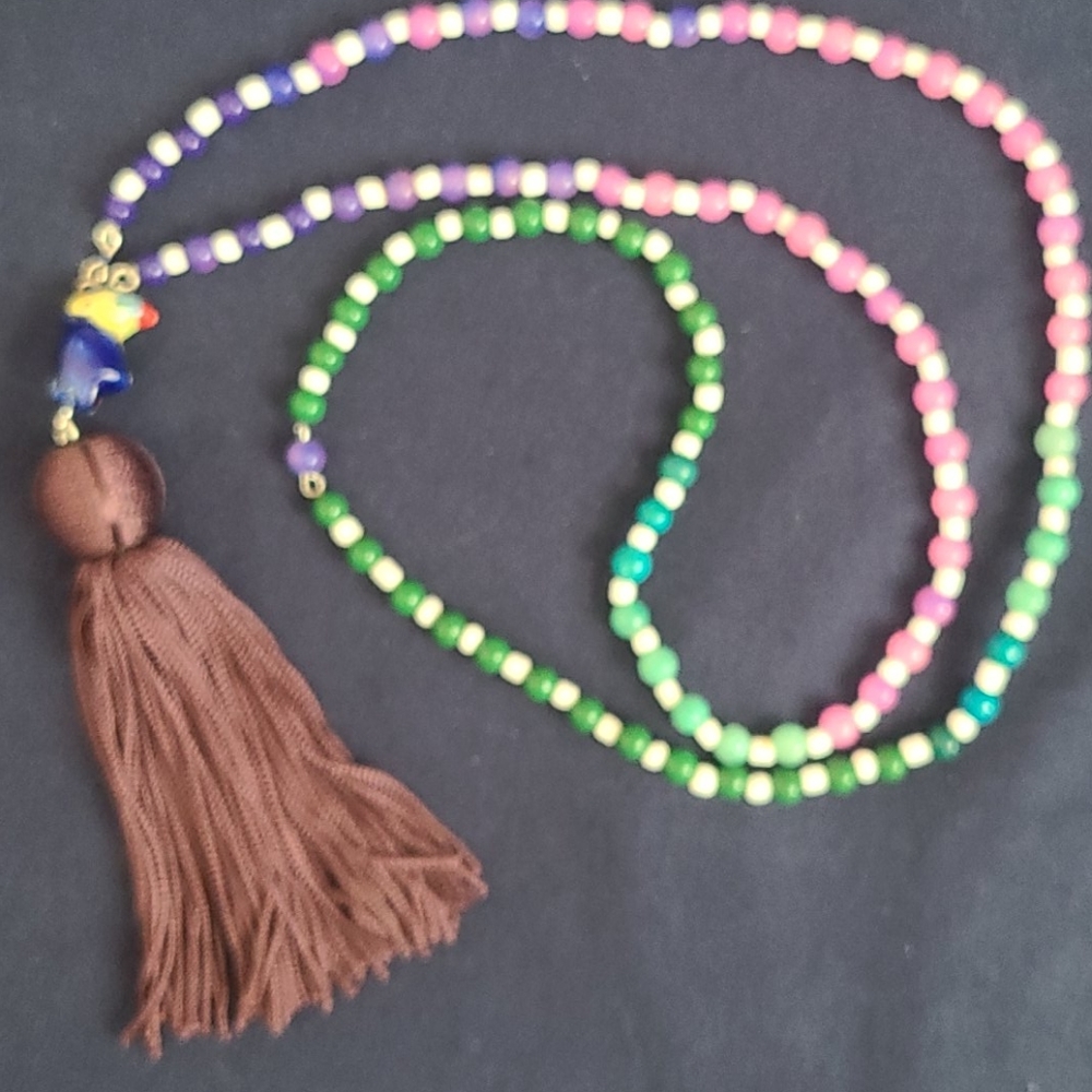 Tassel necklace with parrot